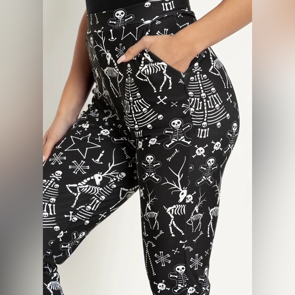 Blackmilk “JINGLE BONES CUFFED PANTS” Size Medium M NWT Xmas Holidays Creepmas - Picture 14 of 14
